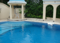 游泳池氯消毒劑投放過(guò)多會(huì)對(duì)人體帶來(lái)什么危害？如何防范氯傷害？