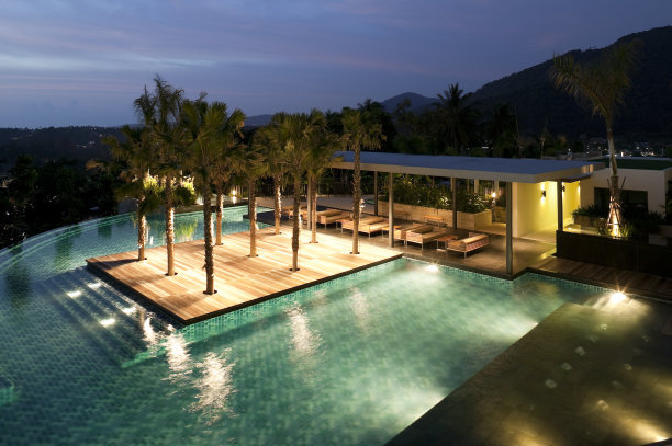 游泳池水下燈該怎么選擇，施工該注意什么？