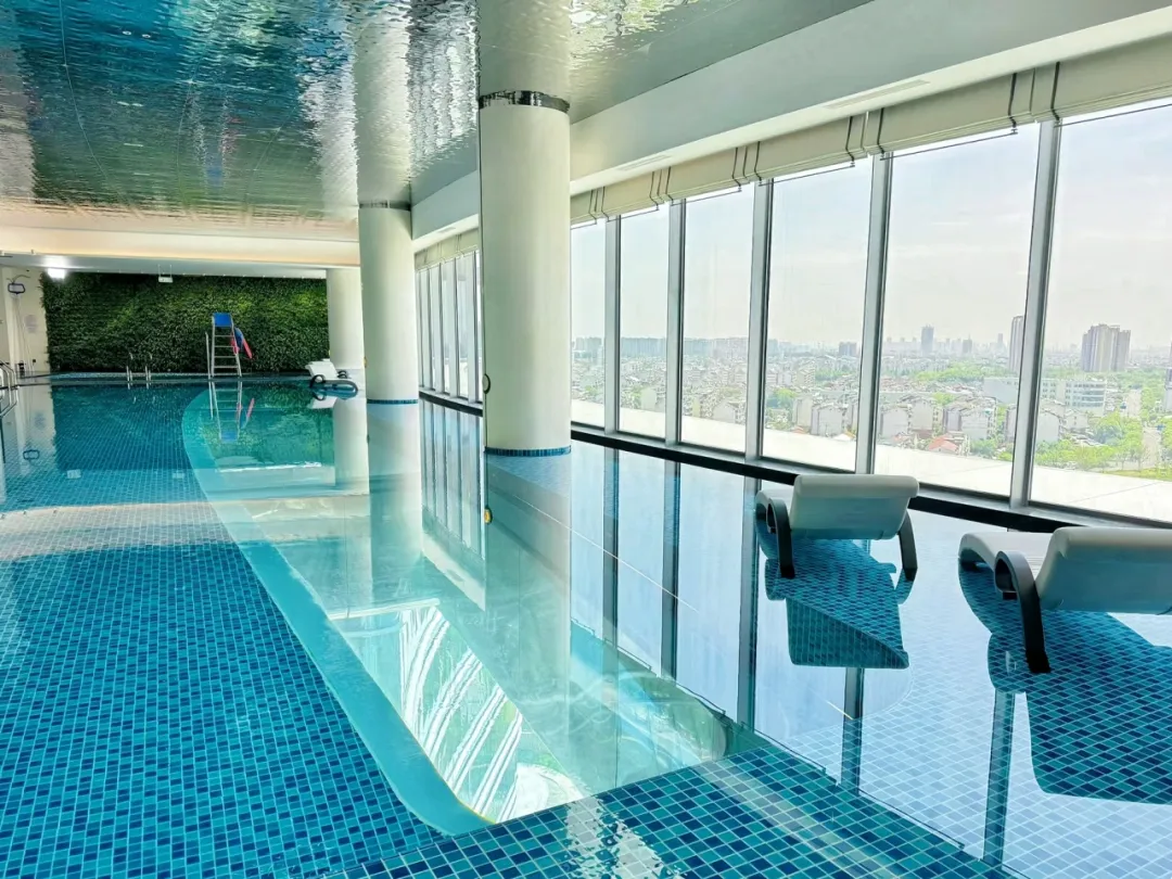 <b>游泳池水變綠還渾濁？揪出水質(zhì)變差的 3 大常見原因！</b>