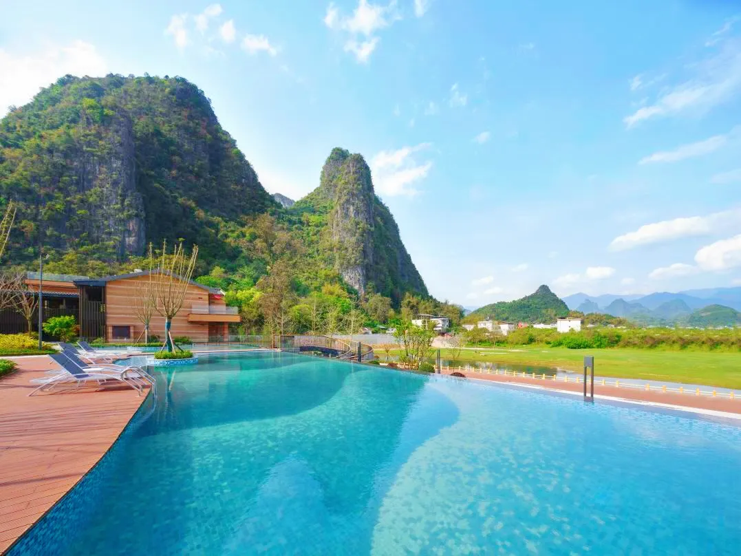 <b>開啟全自動清潔時代！智能吸污機讓泳池時刻煥新！</b>